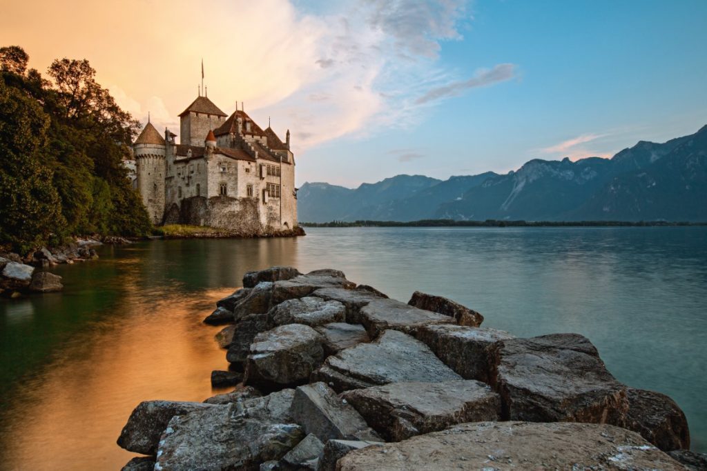 Schweiz. ganz natuerlich.
Abendstimmung ueber Schloss Chillon.

Switzerland. get natural. 
Evening over Chillon Castle.

Suisse. tout naturellement. 
Soiree sur le chateau de Chillon.

Copyright by: Switzerland Tourism -By-Line: swiss-image.ch/Jan Geerk